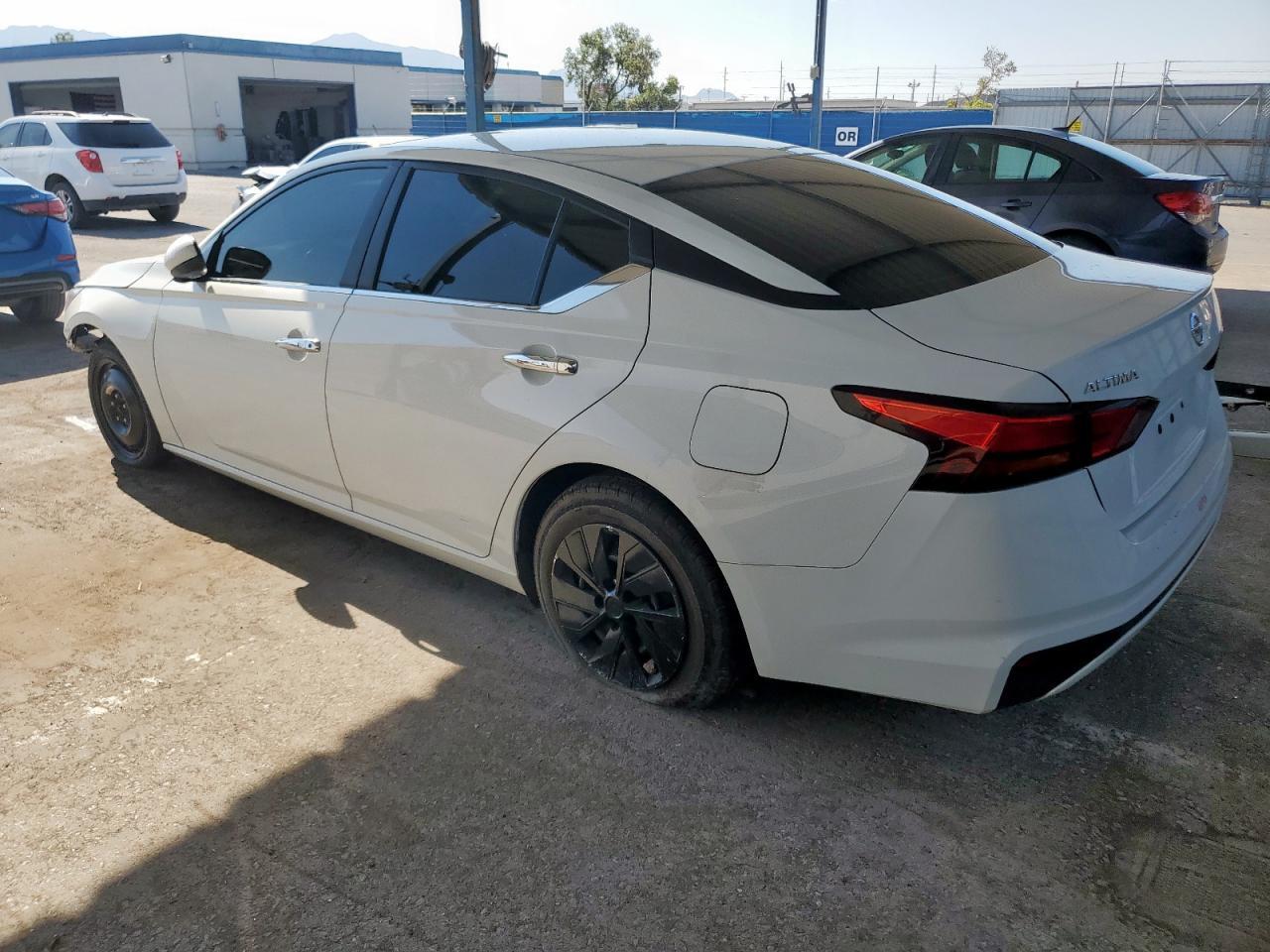 2021 Nissan Altima S - Фото 2
