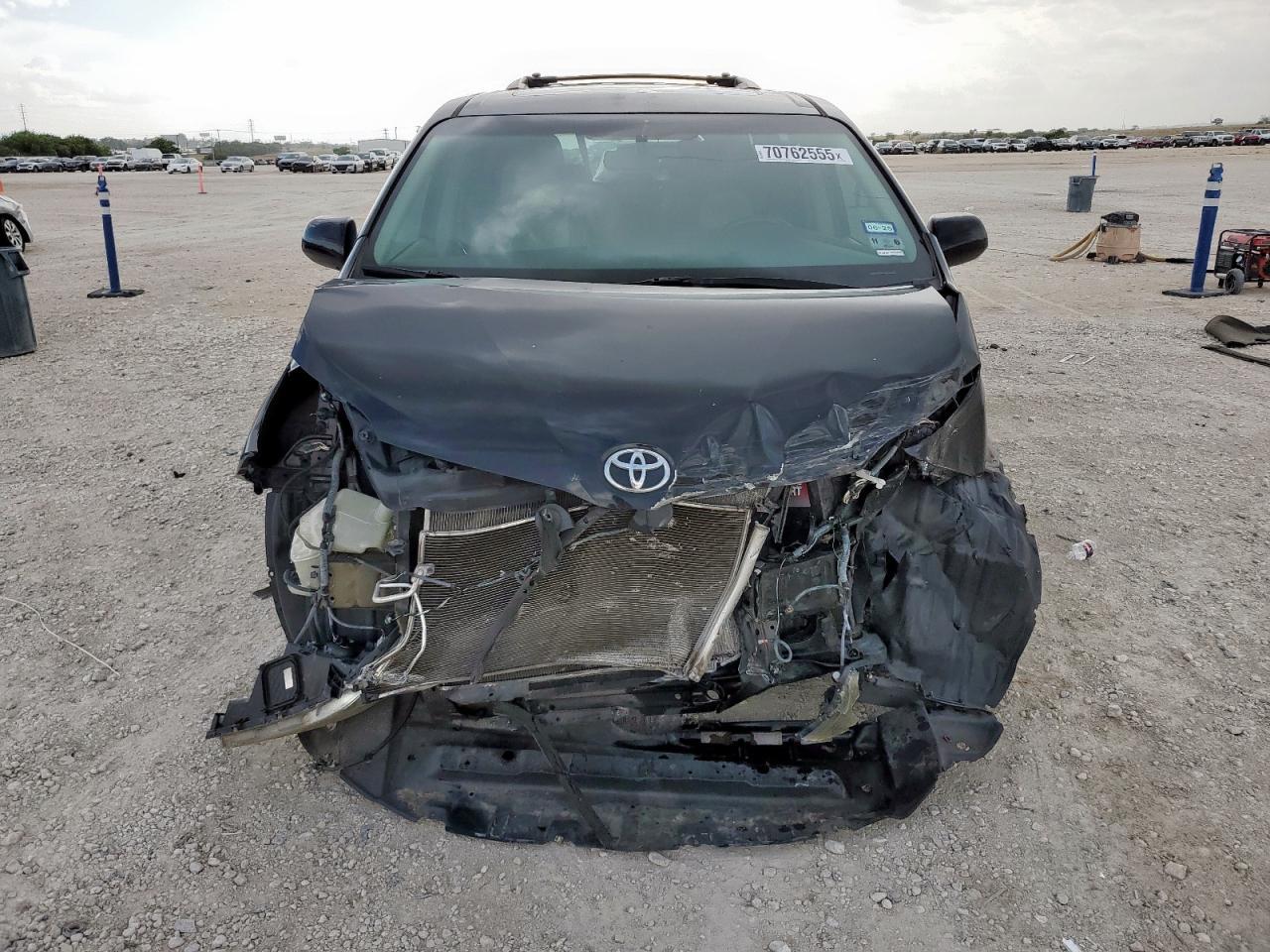 2015 Toyota Sienna Xle - Image 5