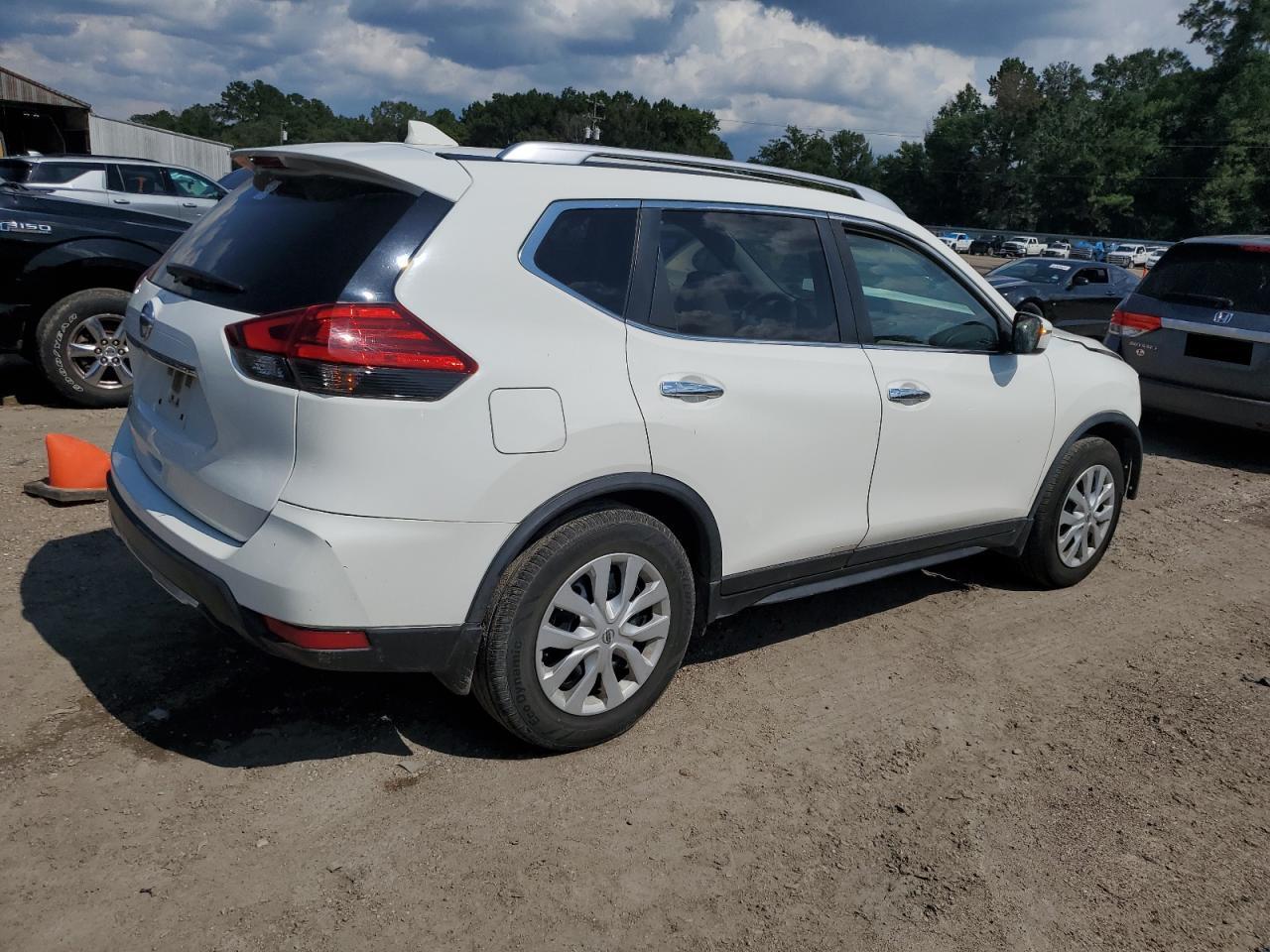 2017 Nissan Rogue S - Фото 3