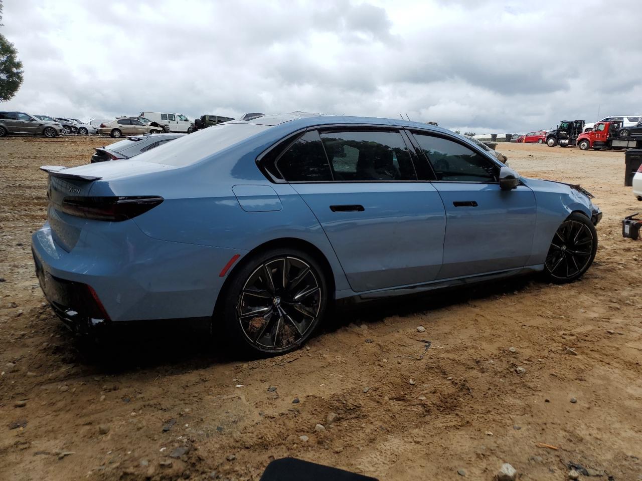 2024 BMW 760 Xi - Image 3