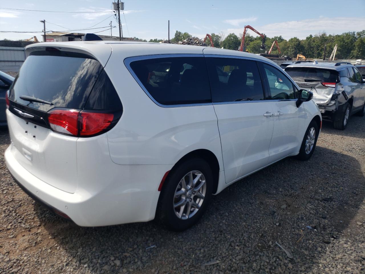 2025 Chrysler Voyager Lx - Image 3
