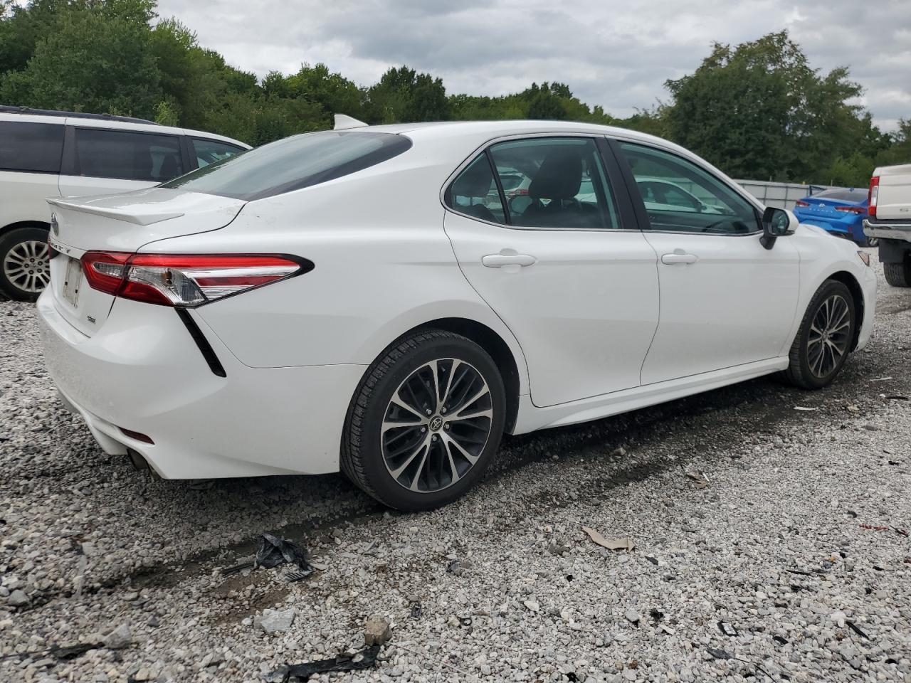 2020 Toyota Camry Se - Image 3