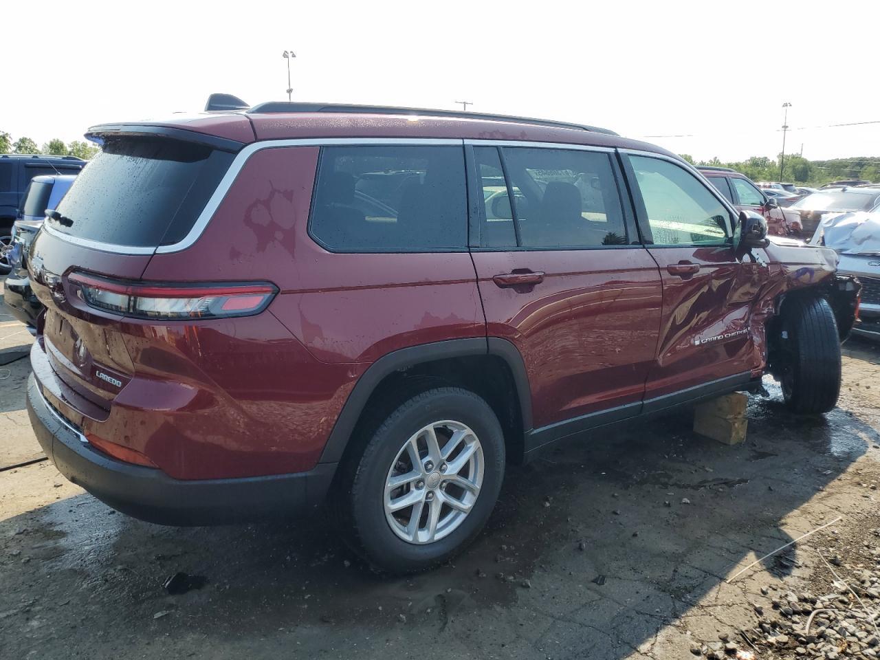 2024 Jeep Grand Cherokee L Laredo - Image 3