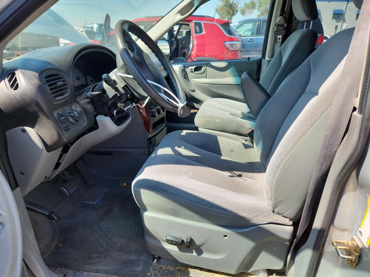 2005 Chrysler Town & Country Lx - Image 7