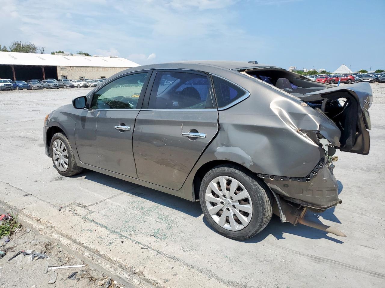2015 Nissan Sentra S - Фото 2