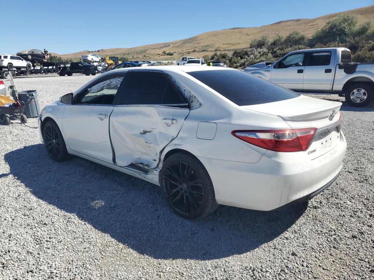 2017 Toyota Camry Le - Фото 2