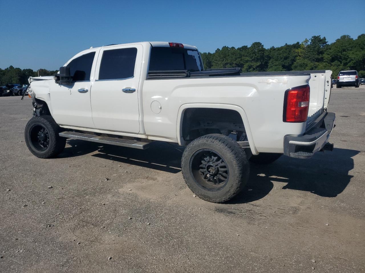 2016 GMC Sierra K2500 Denali - Image 2