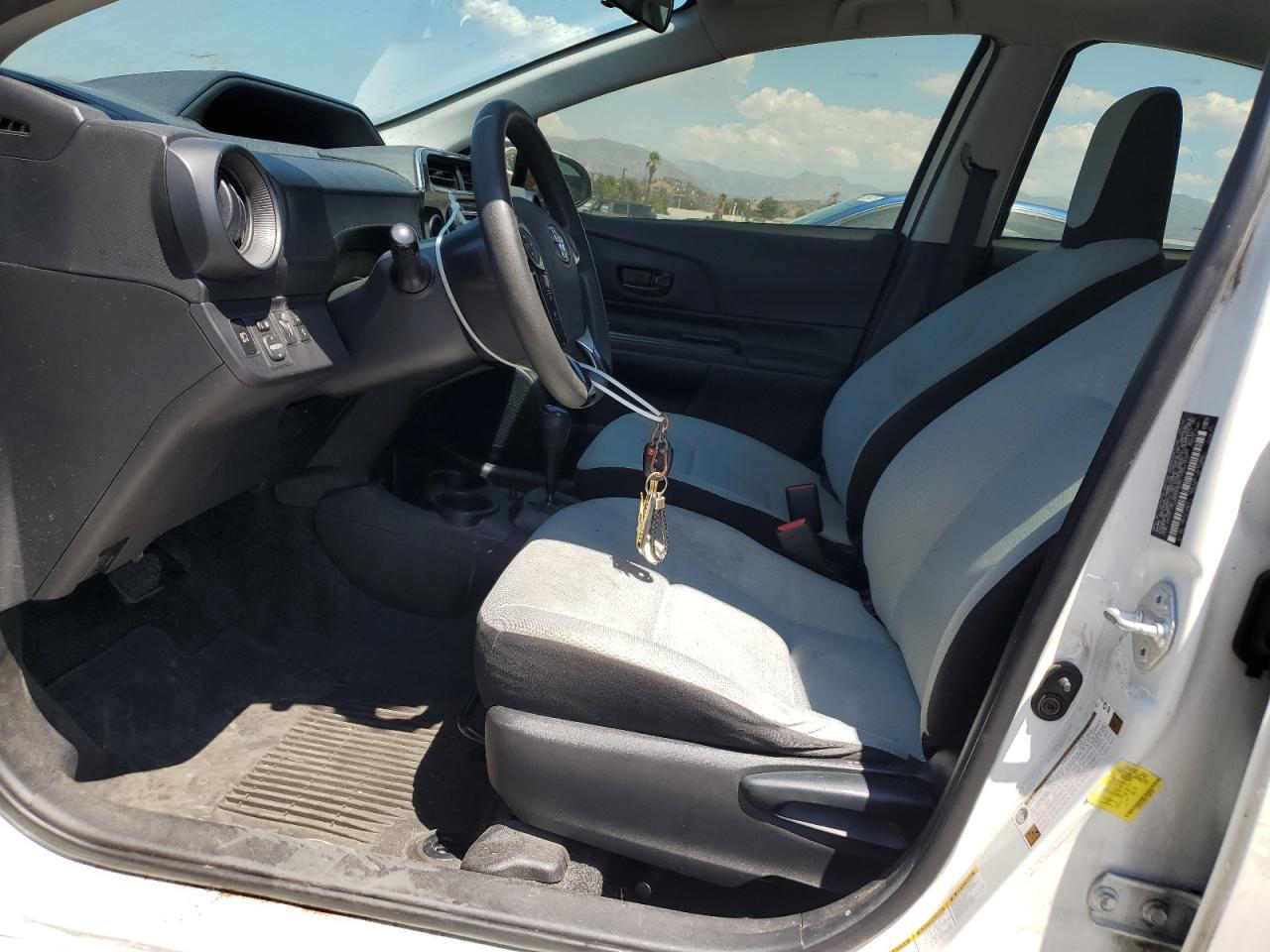 2018 Toyota Prius C - Фото 7