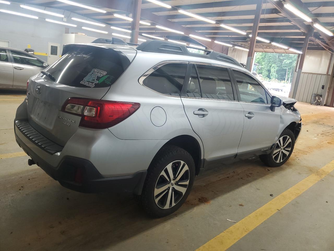 2018 Subaru Outback 3.6R Limited - Image 3