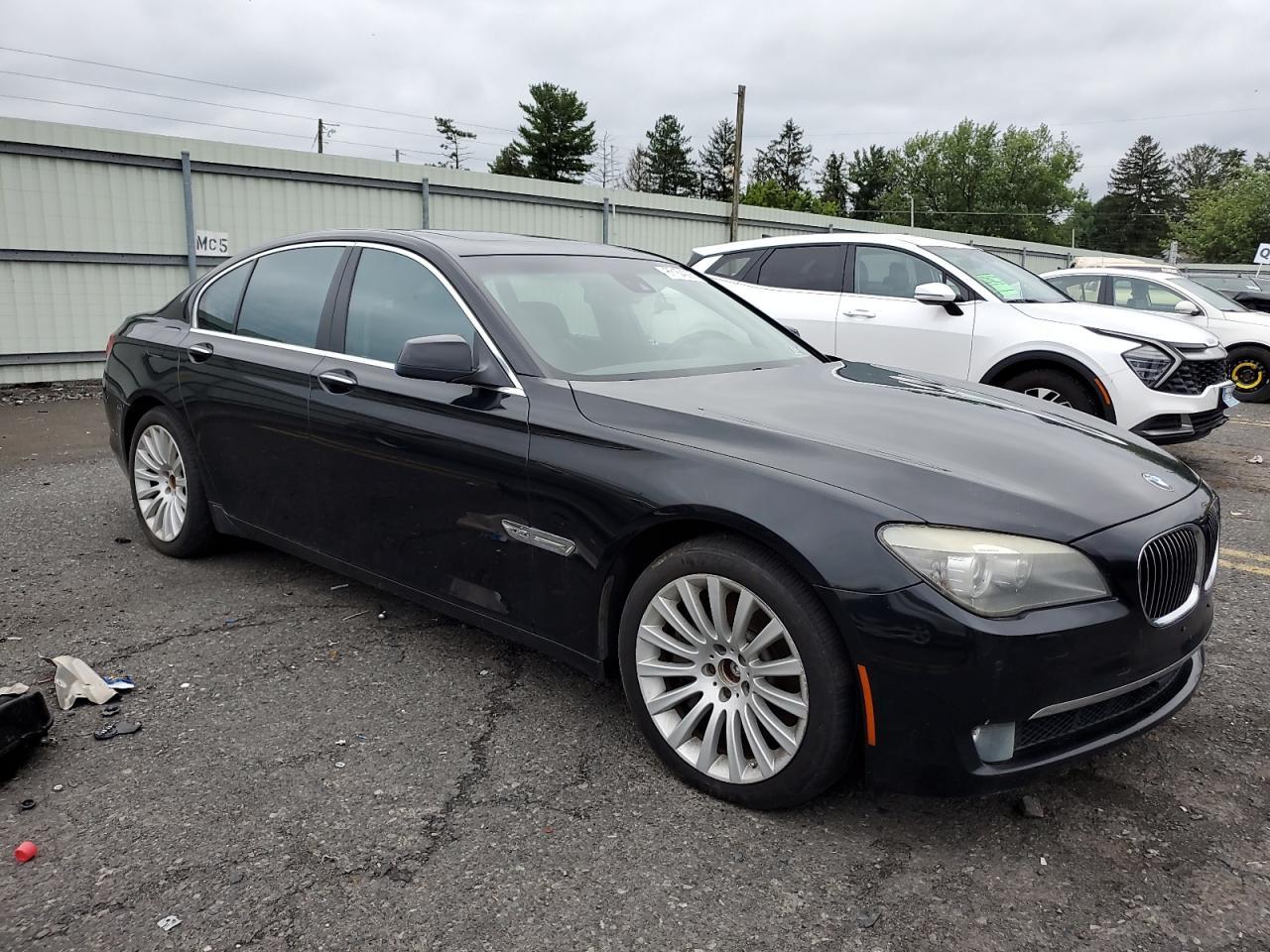 2011 BMW 750 Xi - Image 4