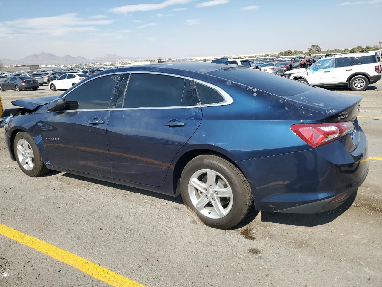 2022 Chevrolet Malibu Lt - Фото 2