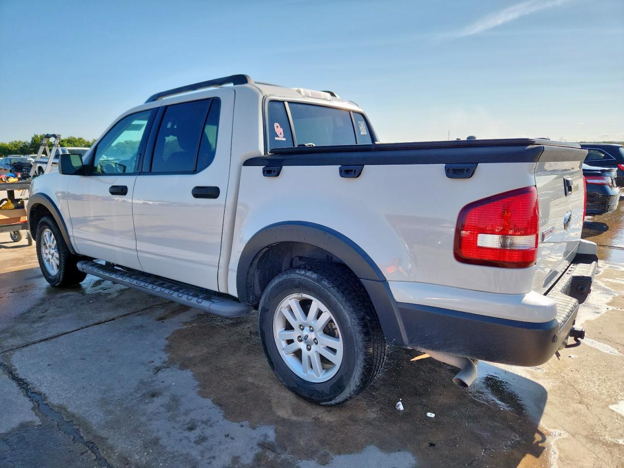 2010 Ford Explorer Sport Trac Xlt - Image 2