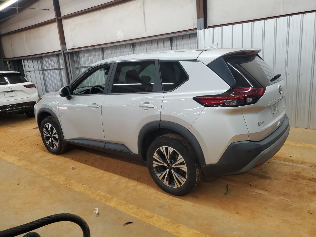 2023 Nissan Rogue Sv 3C Fwd - Фото 2