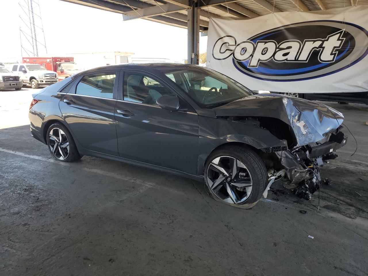 2023 Hyundai Elantra Limited - Фото 4