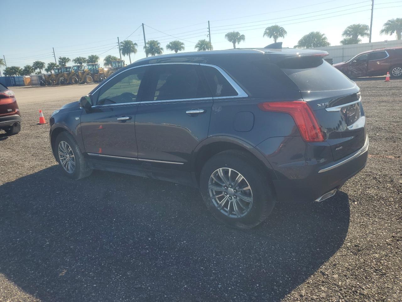 2018 Cadillac Xt5 Luxury - Image 2