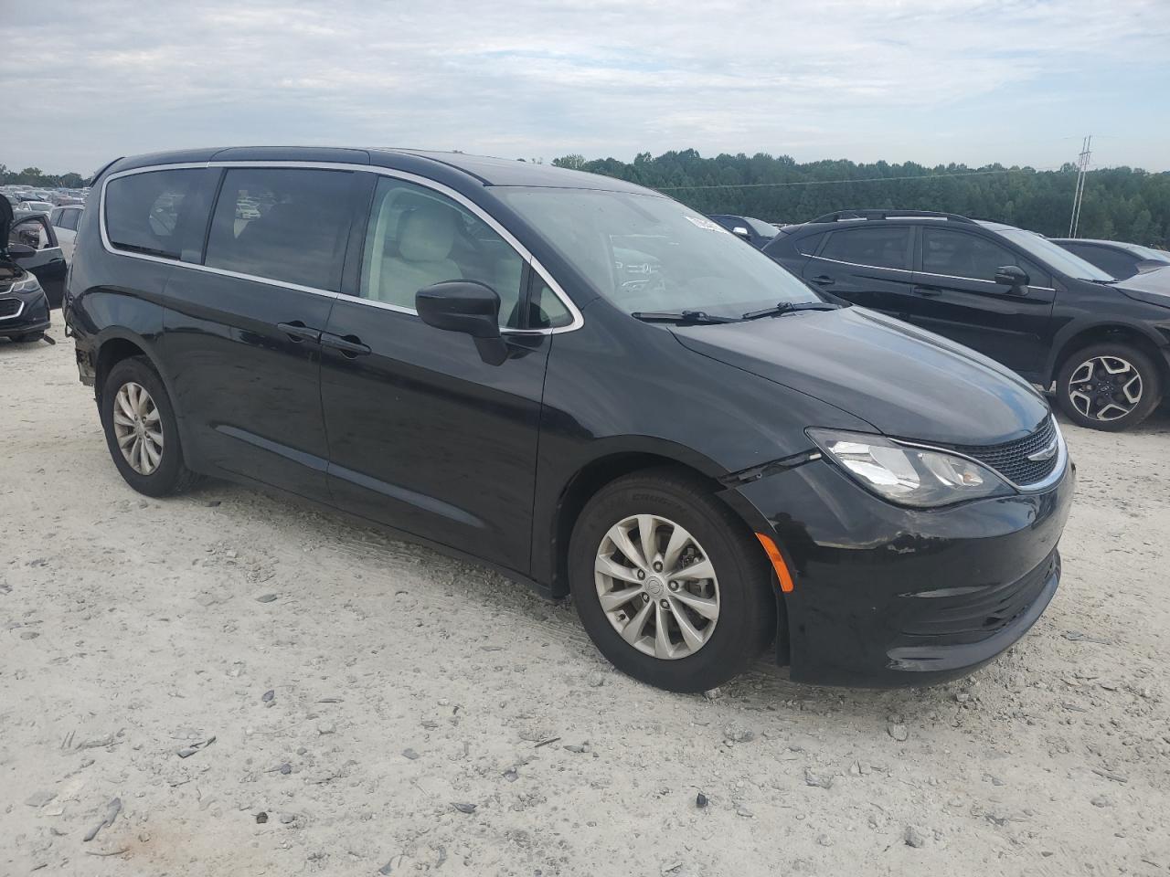 2017 Chrysler Pacifica Touring - Фото 4