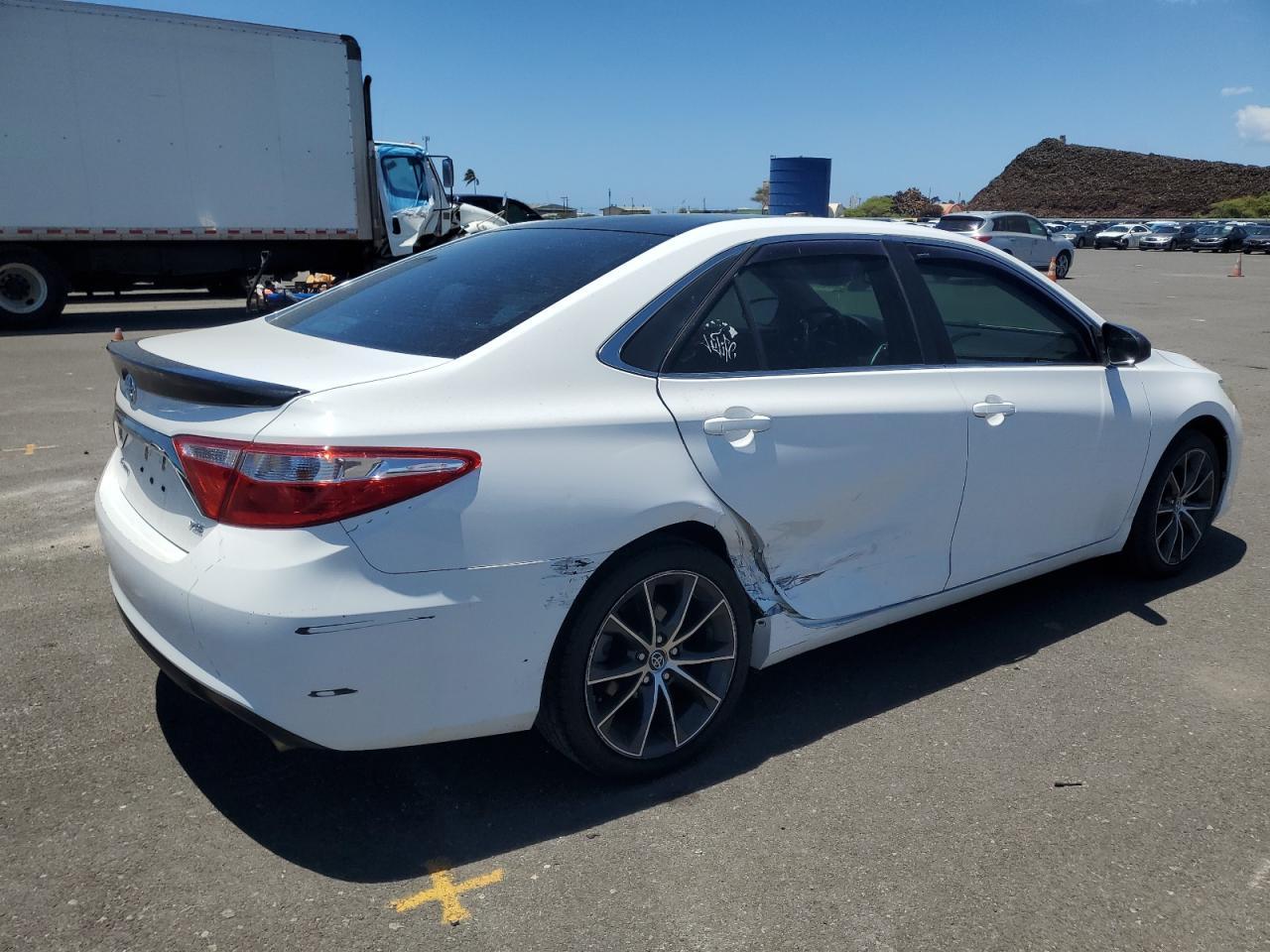 2015 Toyota Camry Le - Фото 3