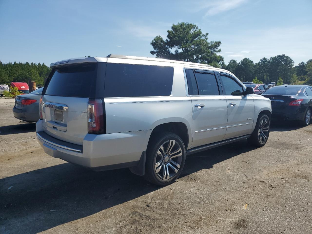 2019 GMC Yukon Xl Denali - Image 3