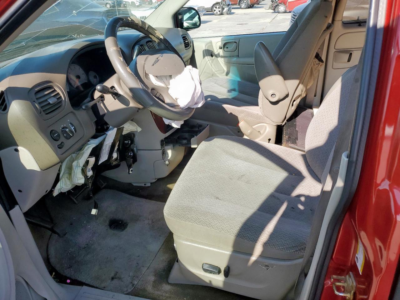 2006 Chrysler Town & Country Lx - Фото 7