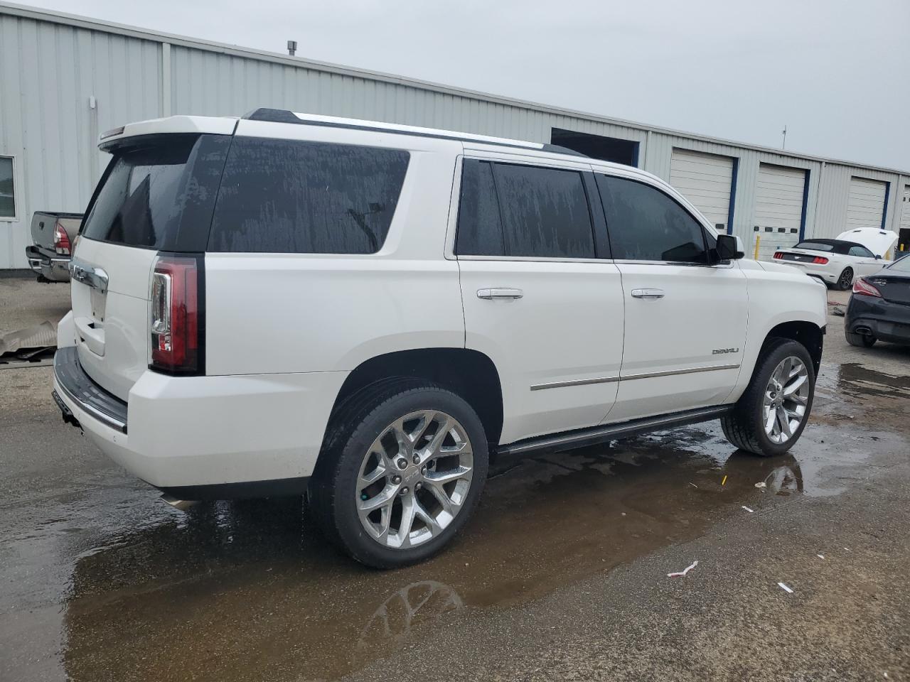 2019 GMC Yukon Denali - Фото 3