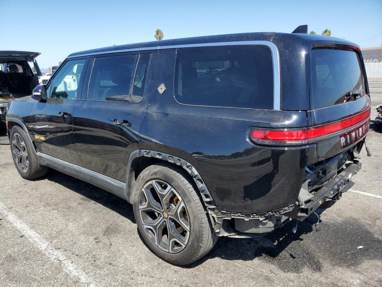 2023 Rivian R1S Launch Edition - Image 2