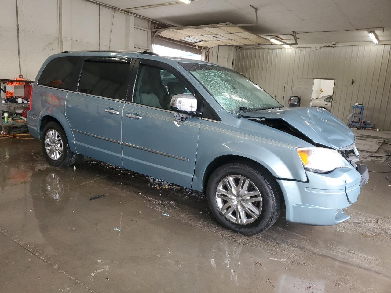 2008 Chrysler Town & Country Limited - Фото 4
