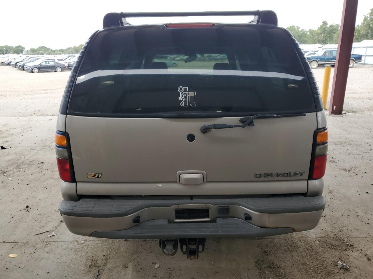 2004 Chevrolet Suburban K1500 - Image 6