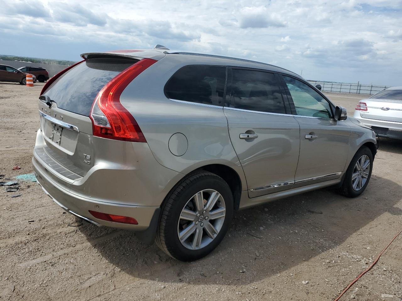 2016 Volvo Xc60 T5 Platinum - Фото 3