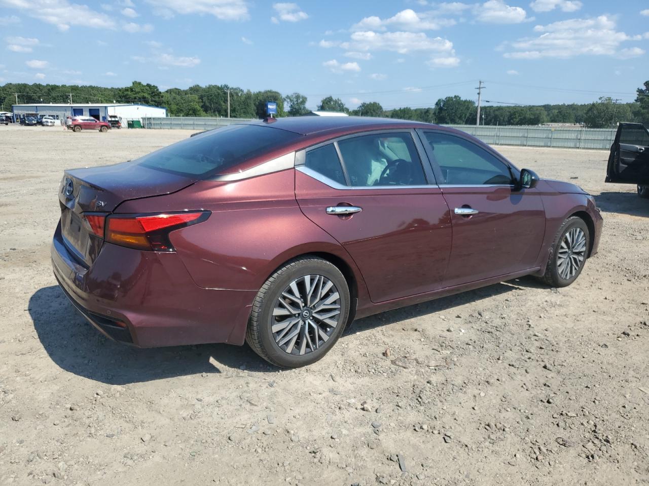 2024 Nissan Altima Sv - Image 3