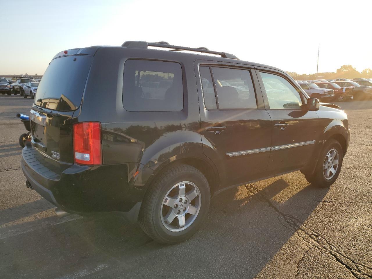 2010 Honda Pilot Touring - Image 3