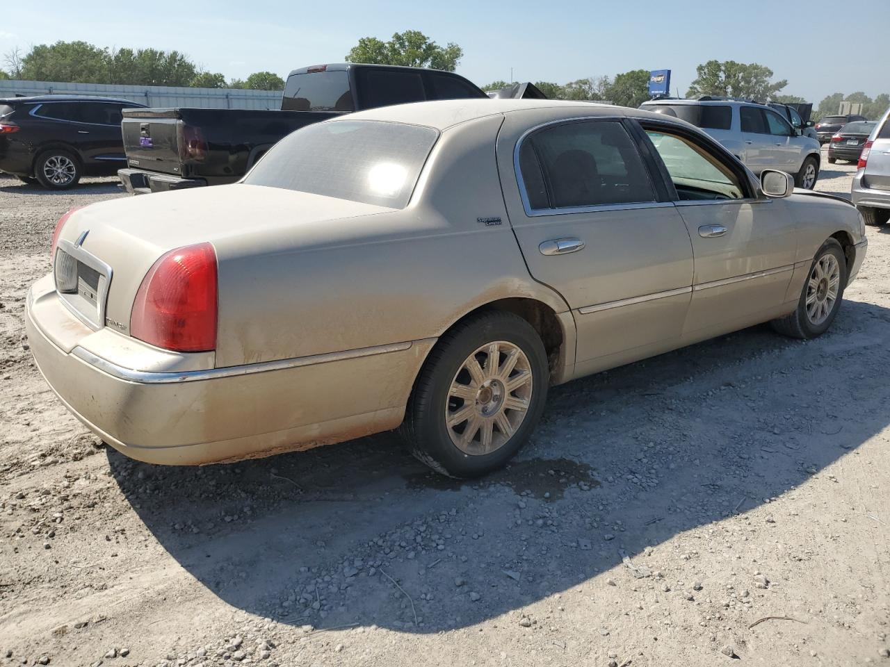 2007 Lincoln Town Car Signature Limited - Фото 3