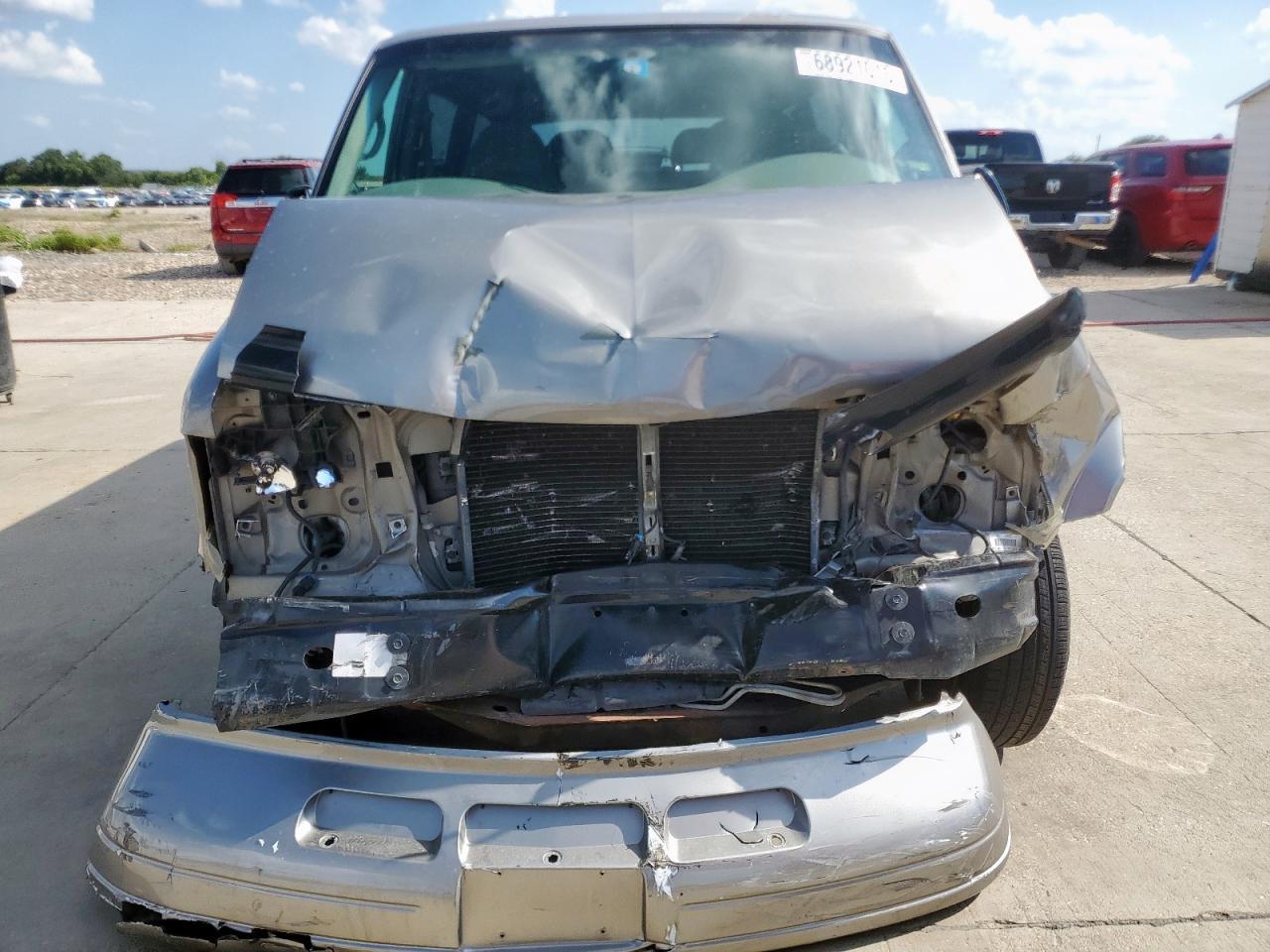 2001 Chevrolet Astro - Фото 5