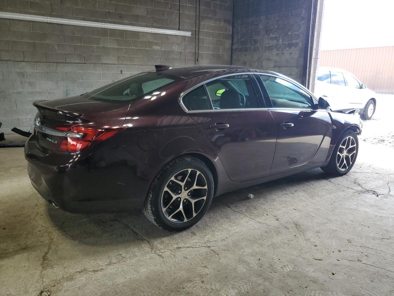 2017 Buick Regal Sport Touring - Image 3