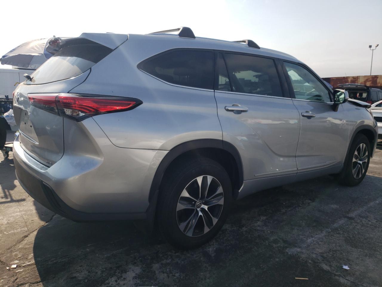 2021 Toyota Highlander Xle - Image 3