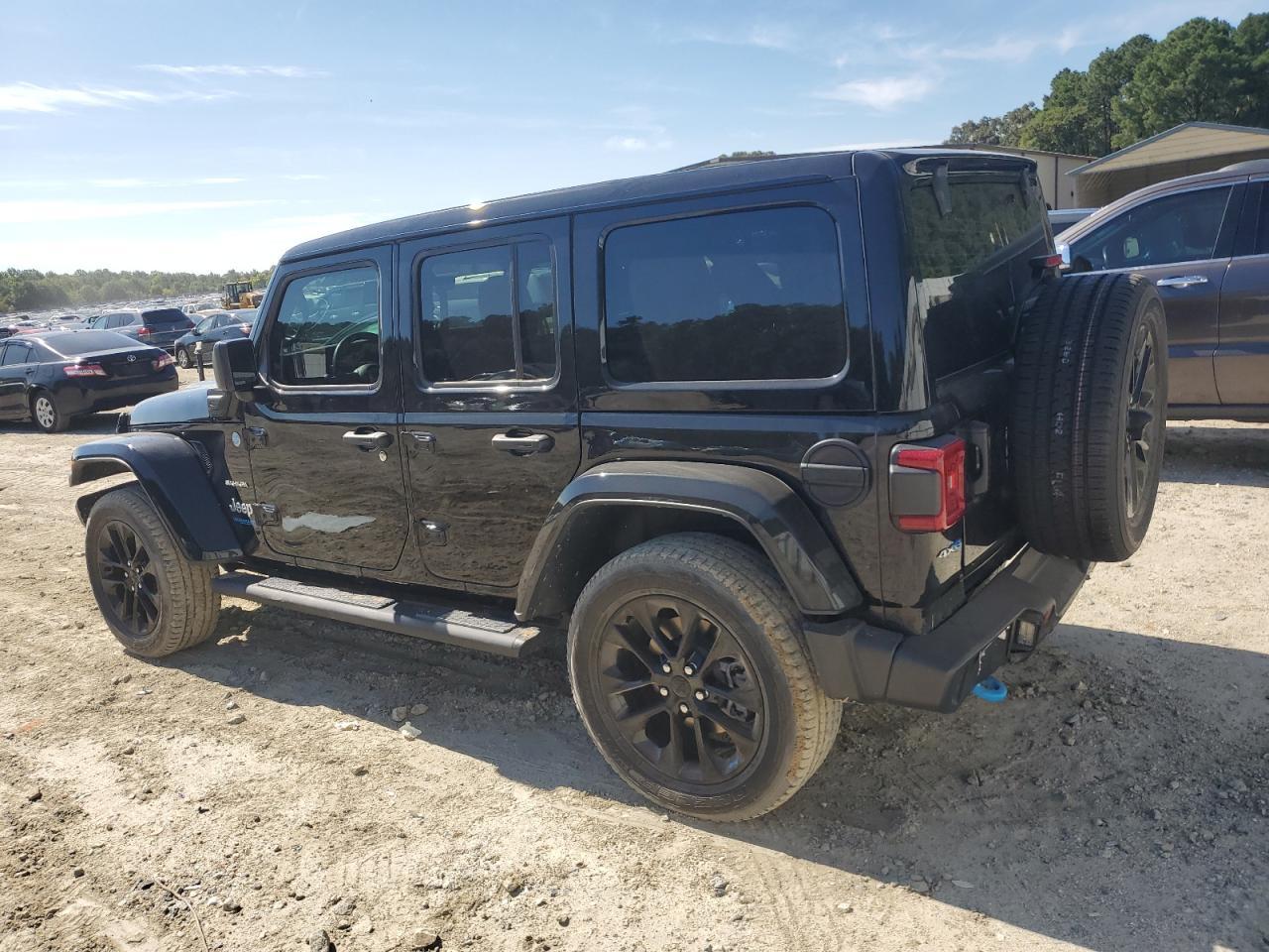 2022 Jeep Wrangler Unlimited Sahara 4Xe - Фото 2