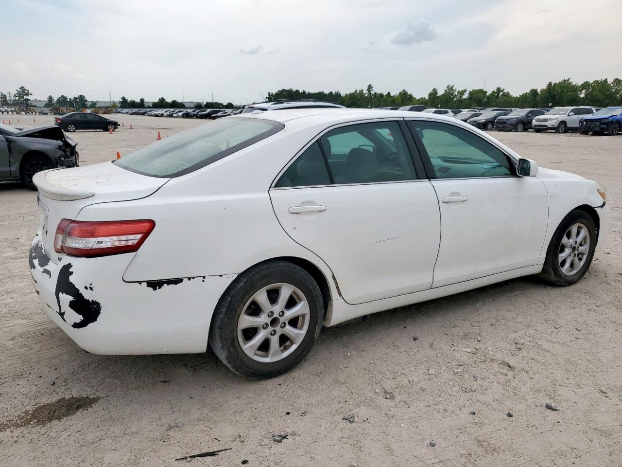 2011 Toyota Camry Base - Фото 3