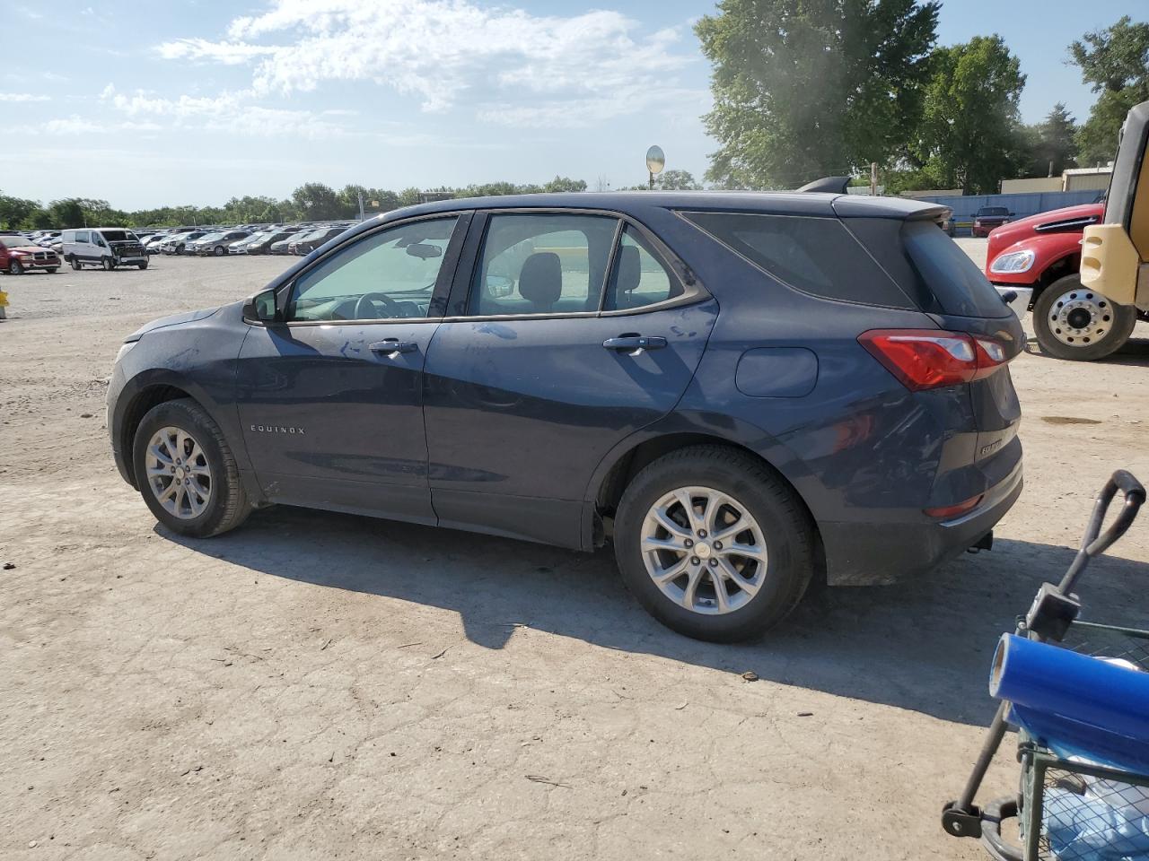 2018 Chevrolet Equinox Ls - Фото 2