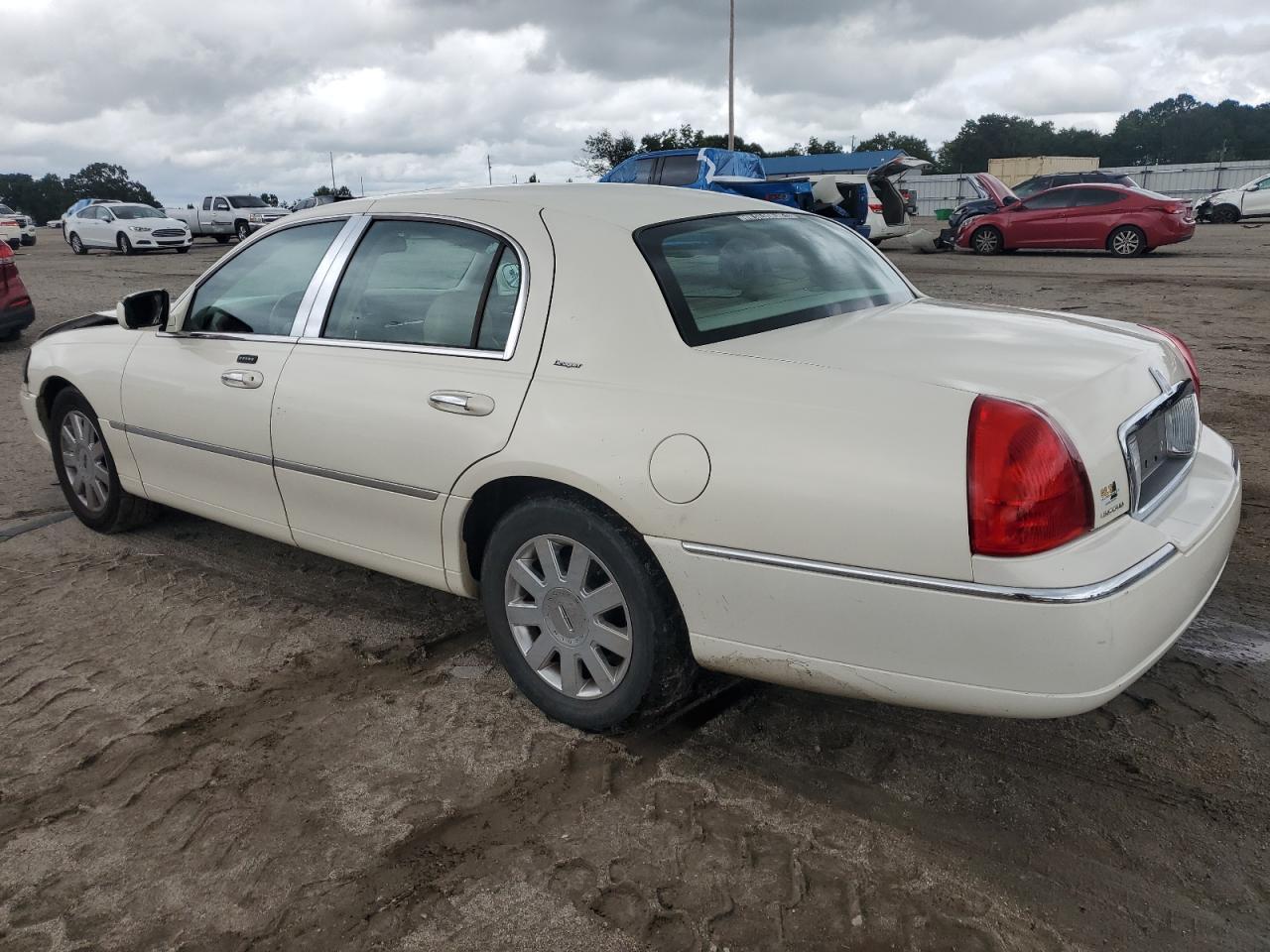 2007 Lincoln Town Car Designer - Фото 2