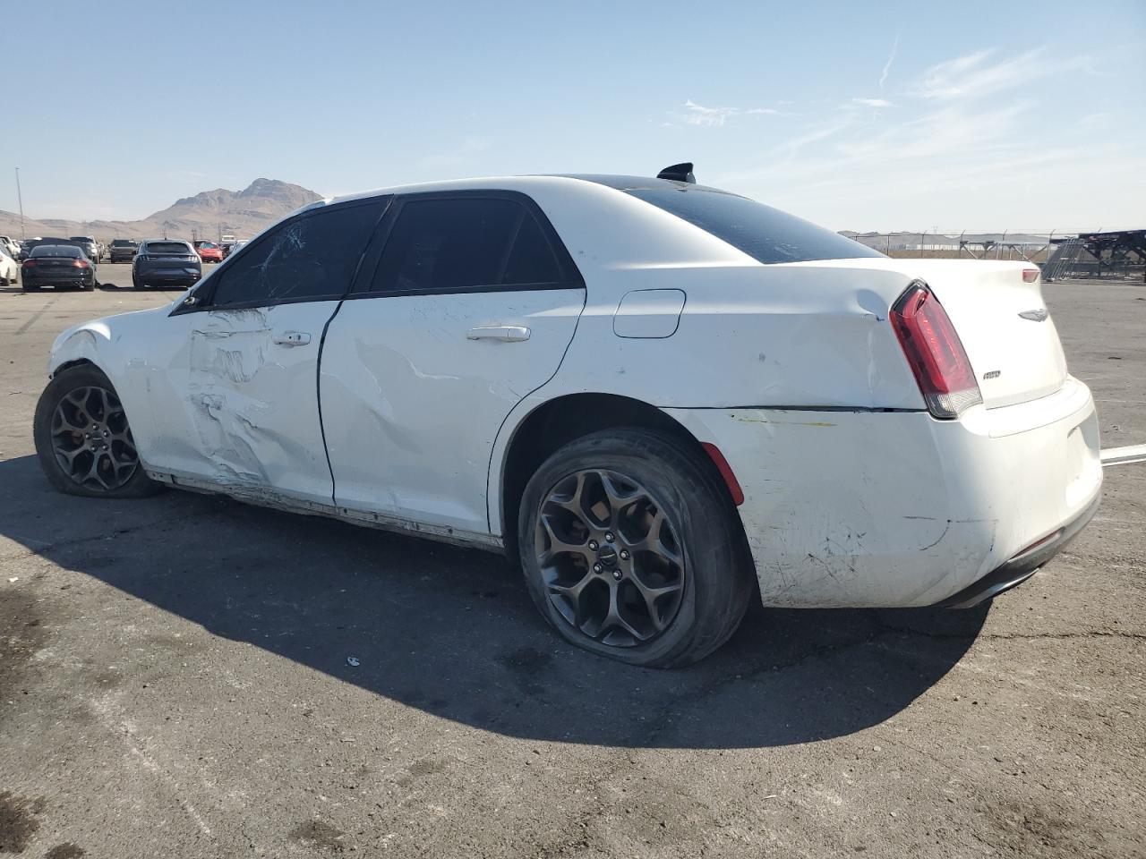 2016 Chrysler 300 S - Фото 2