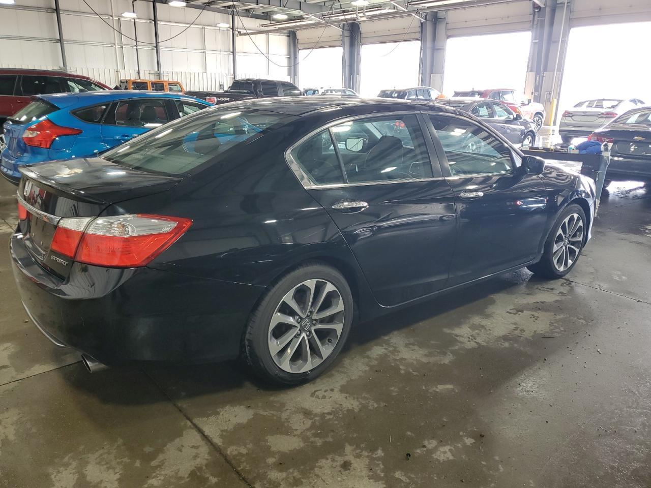 2015 Honda Accord Sport - Image 3