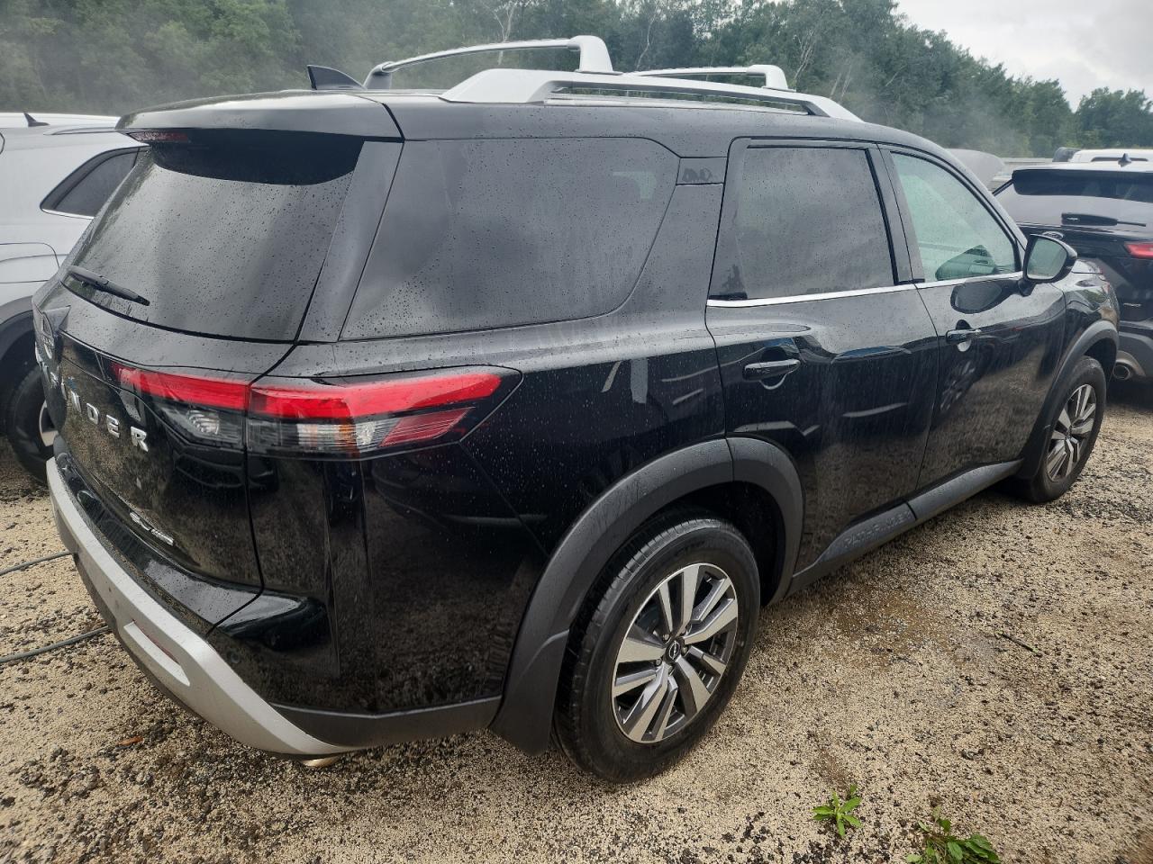 2022 Nissan Pathfinder Sl - Фото 3