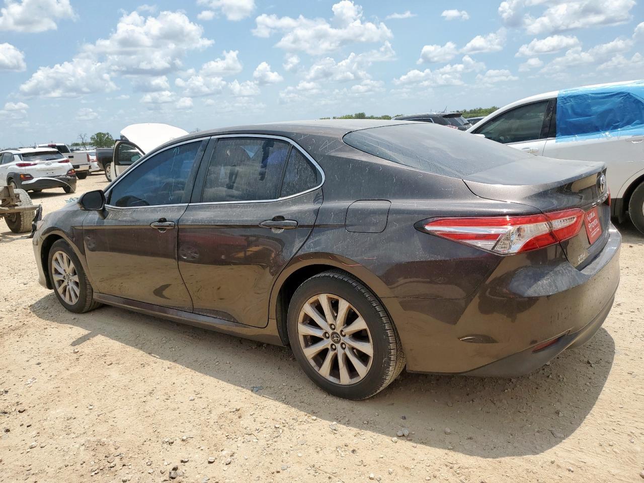 2018 Toyota Camry L - Фото 2