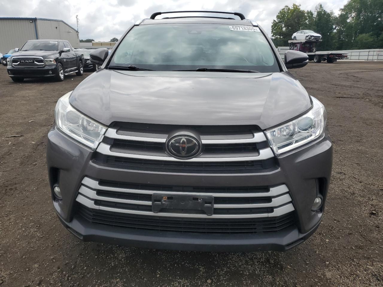 2018 Toyota Highlander Se - Image 5