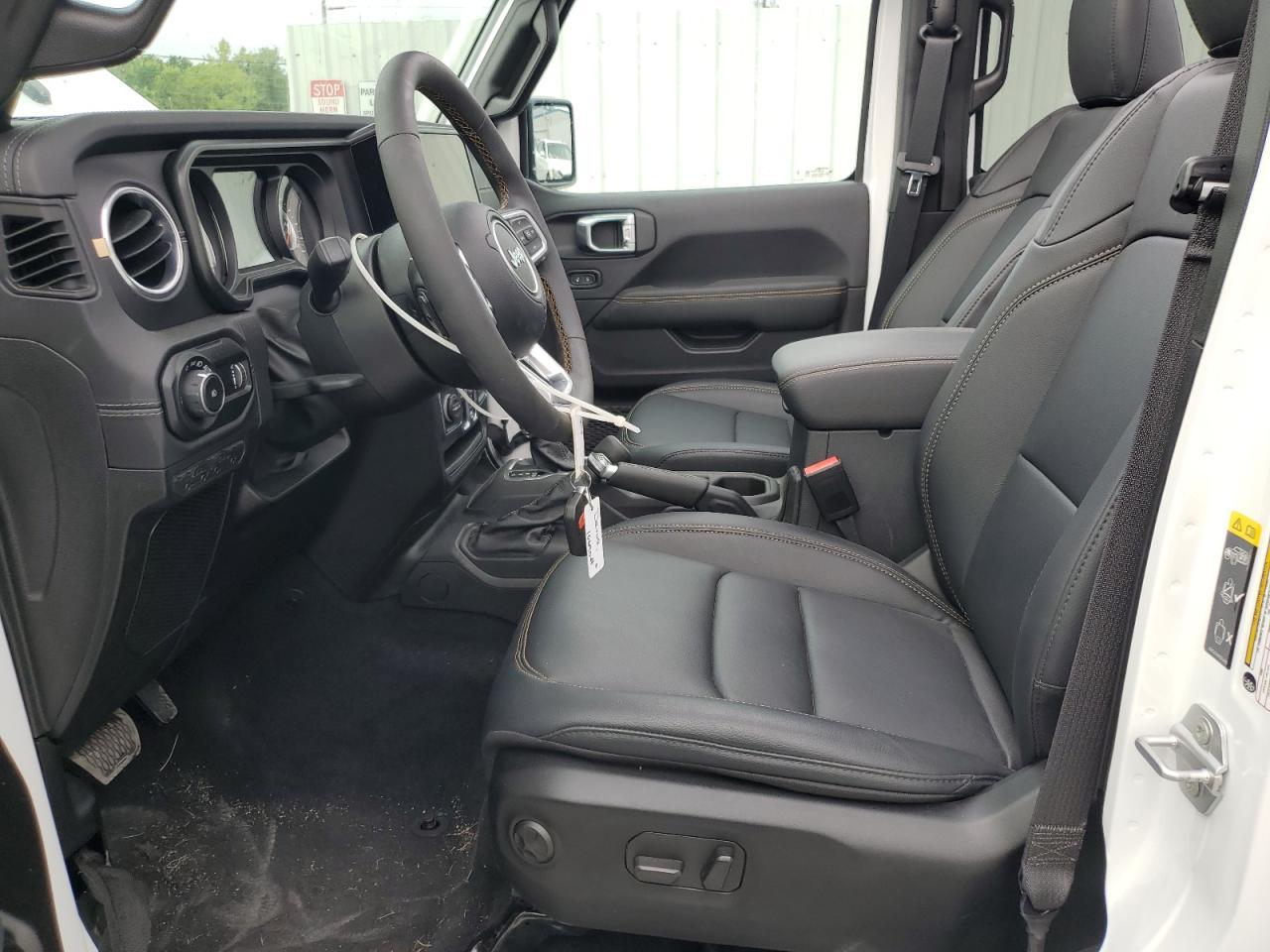 2025 Jeep Wrangler Sahara - Image 7