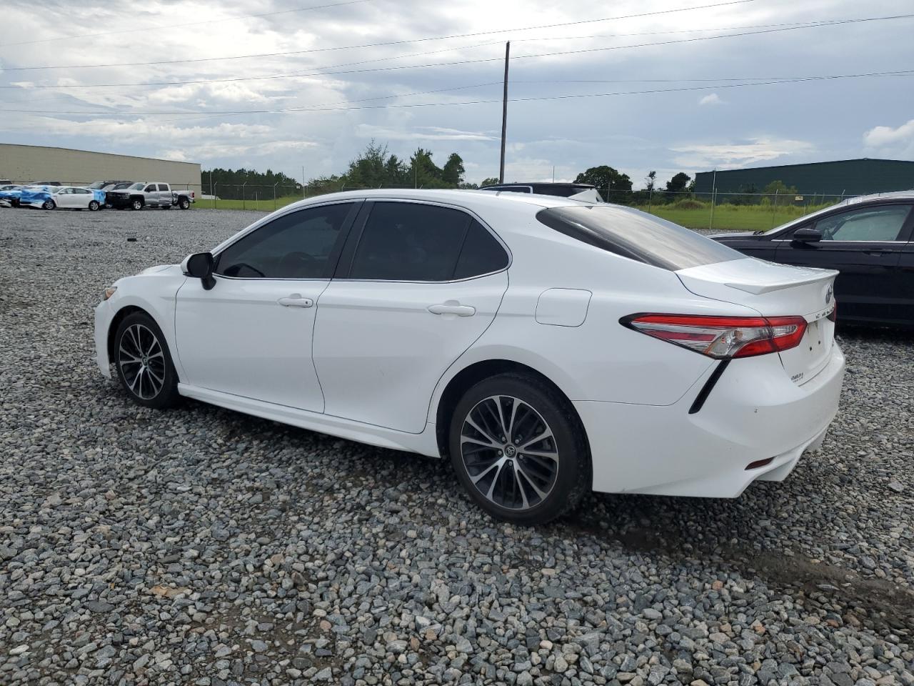 2019 Toyota Camry Se - Фото 2