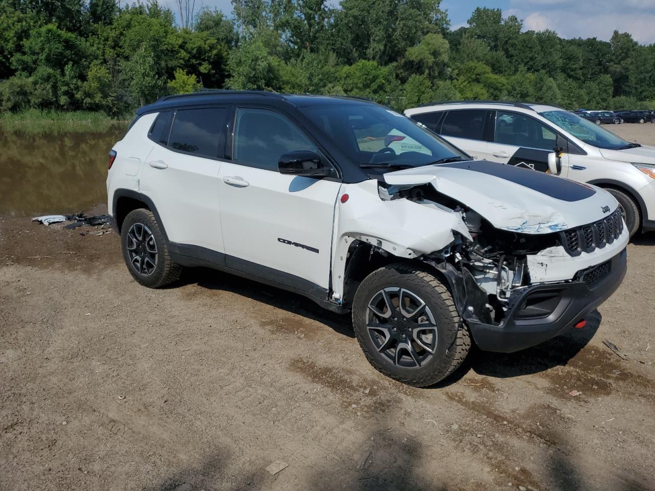 2024 Jeep Compass Trailhawk - Image 4