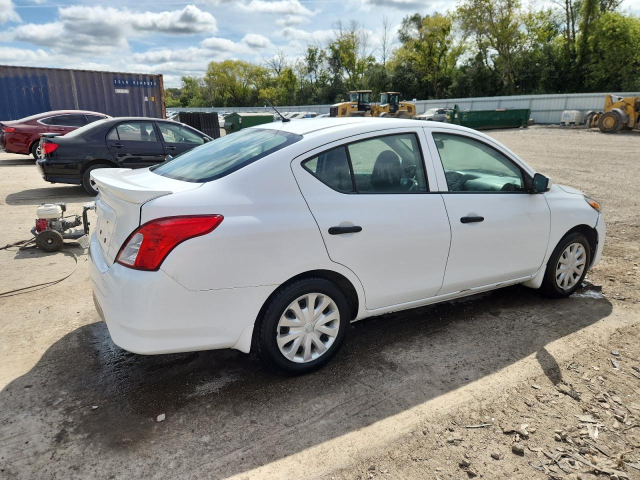 2017 Nissan Versa S - Фото 3