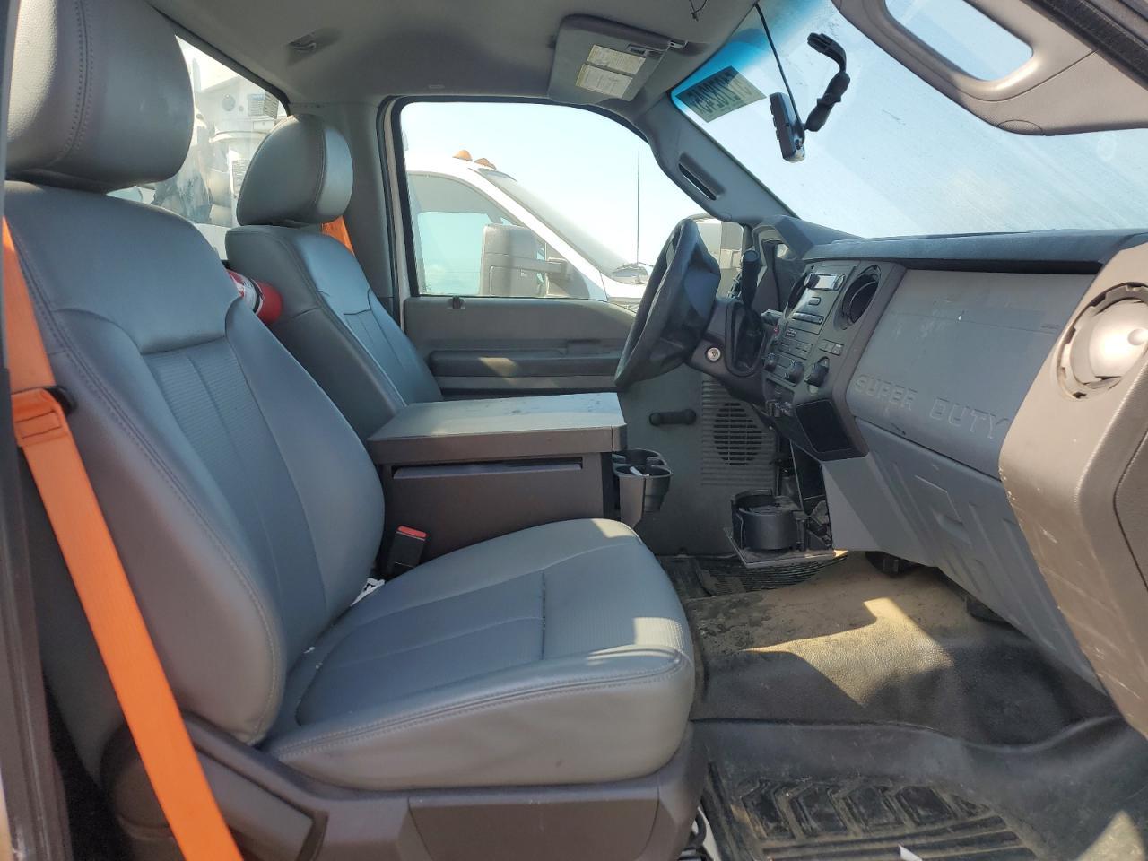 2016 Ford F450 Super Duty Bucket Truck - Image 6
