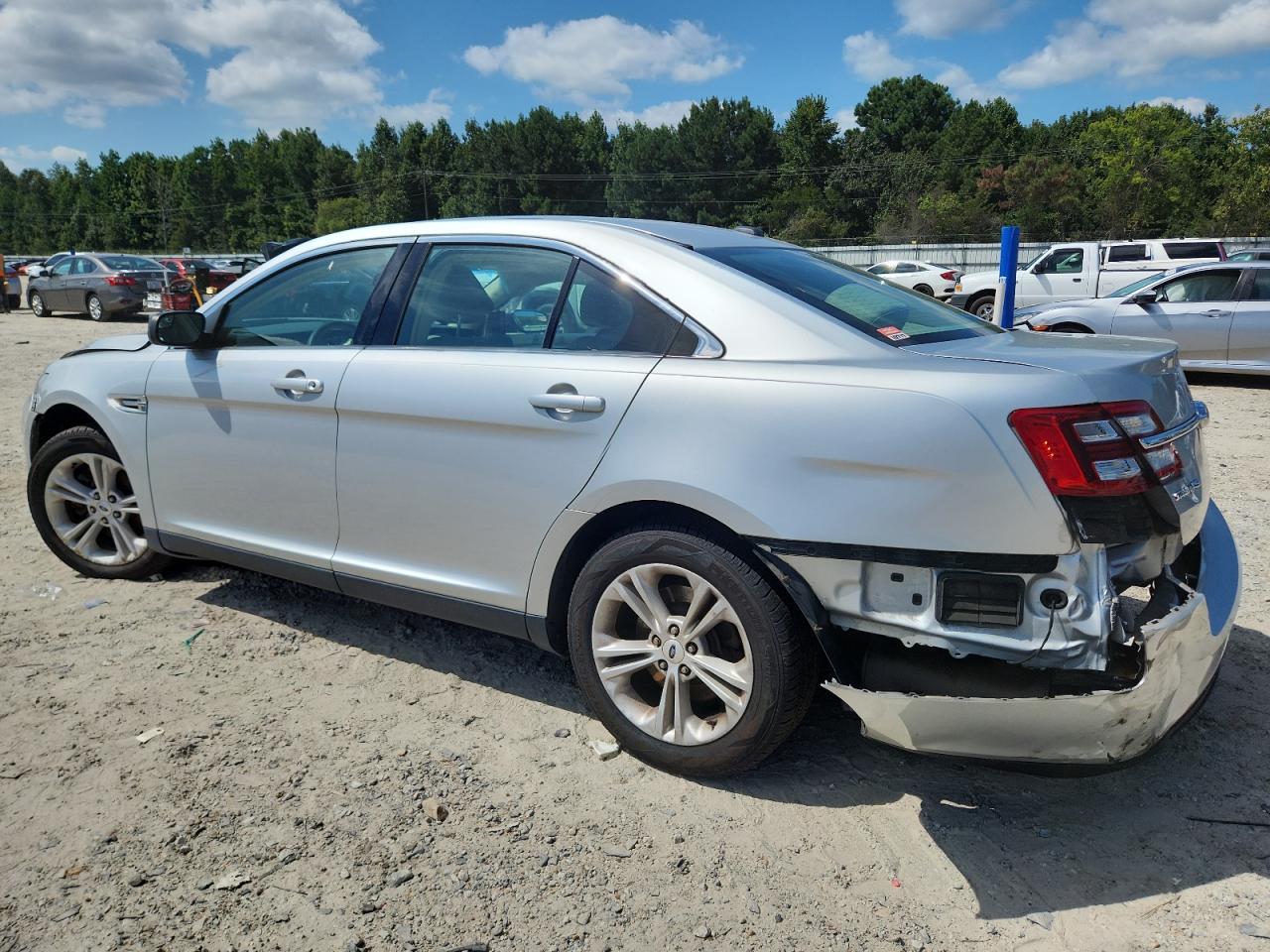 2016 Ford Taurus Se - Image 2