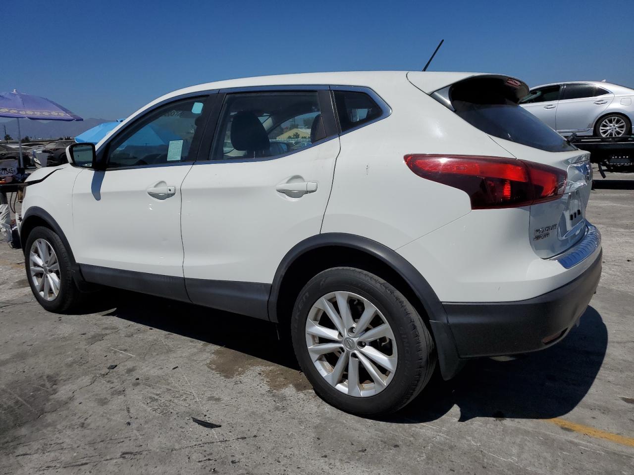 2018 Nissan Rogue Sport S - Фото 2